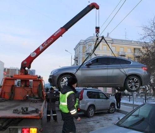 В Красноярске проверили доступность парковочных мест для инвалидов