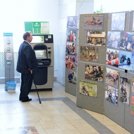 В Тюменской облдуме открылась фотовыставка, посвященная достижениям людей с ограниченными возможностями здоровья