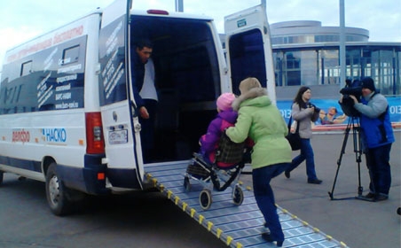 Социальным такси в Казани смогут воспользоваться семьи с детьми-колясочниками