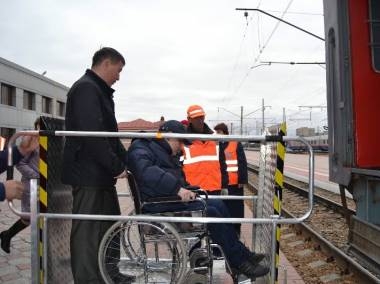 В Петропавловске презентовали мобильную подъемную площадку для инвалидов