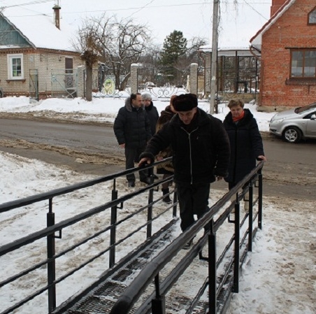 В Бронницах в рамках партийного проекта «Единая страна - доступная среда» была проведена проверка учреждений социальной сферы