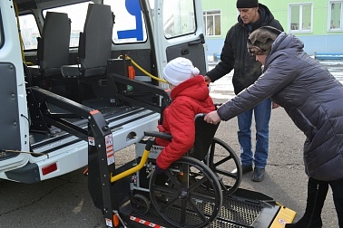 В Ростове семьи с детьми-инвалидами смогут воспользоваться услугами "Социального такси"